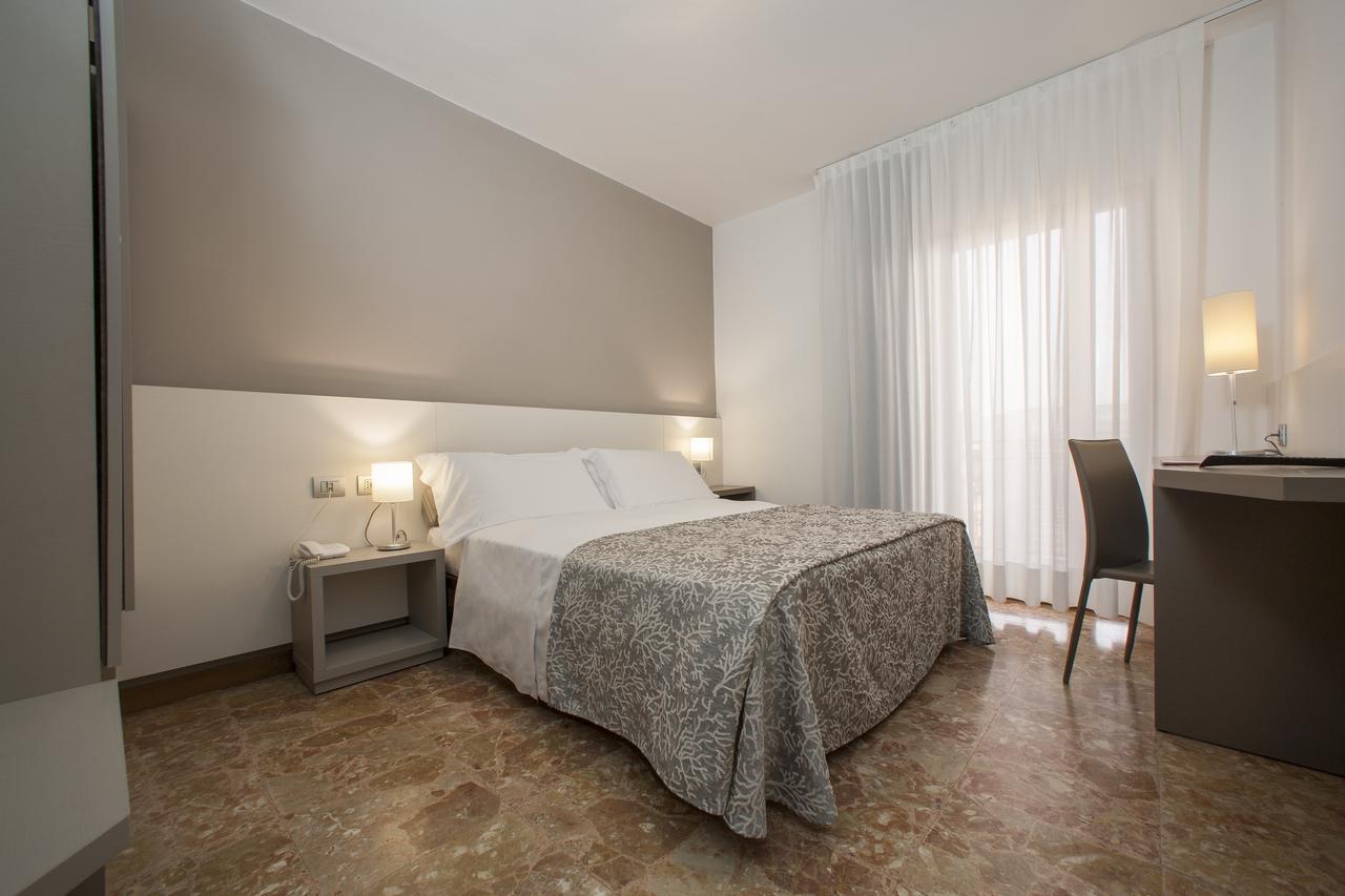 Hotel Sofia Лідо-ді-Єзоло Екстер'єр фото