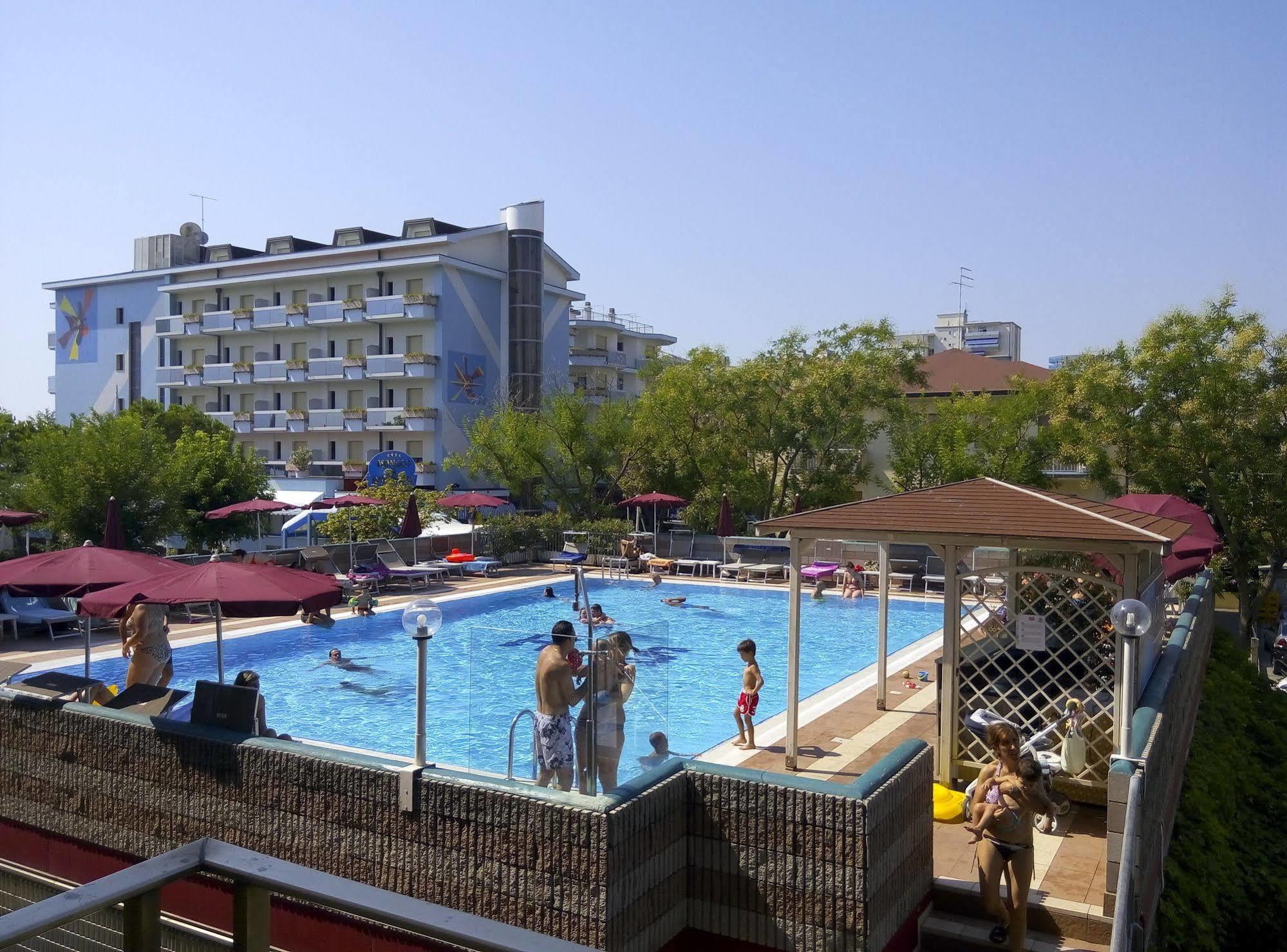 Hotel Sofia Лідо-ді-Єзоло Екстер'єр фото